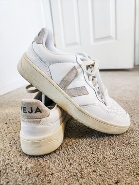Veja V-90 White Leather Sneakers with Beige Suede Accents - Sz 7